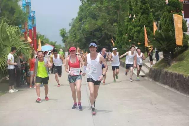 东莞观音山万人登山大赛奖品曝光，苹果笔记本 万元钻戒当头奖