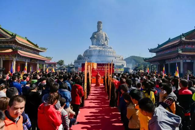 实拍，2018年超萌的狗狗们在东莞观音山登高祈福
