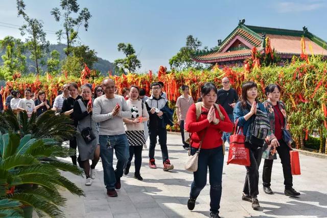 实拍，东莞观音山观音开库，万人求财场面超火爆