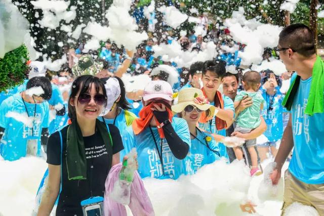 7月28日，东莞观音山冰动登山节再度冰爽来袭