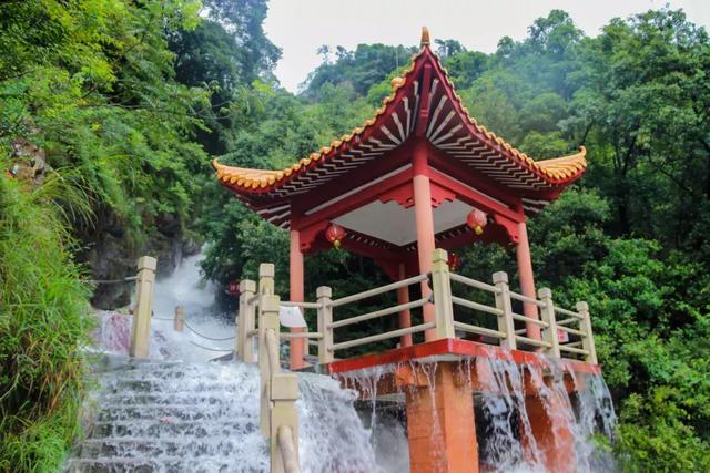 东莞观音山，空山新雨后，天气晚来秋