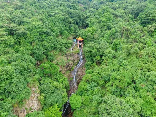 东莞观音山，空山新雨后，天气晚来秋