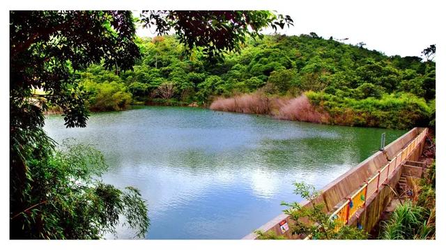 东莞观音山，空山新雨后，天气晚来秋