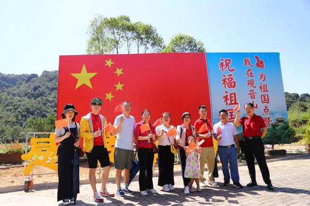 我在观音山，为祖国点赞，打卡东莞感恩广场