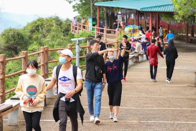 繁花四月，小姐姐和你相约东莞观音山