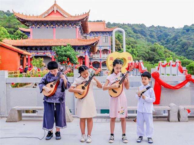 弹古曲、打太极、秀汉服，东莞观音山踏青欢乐多