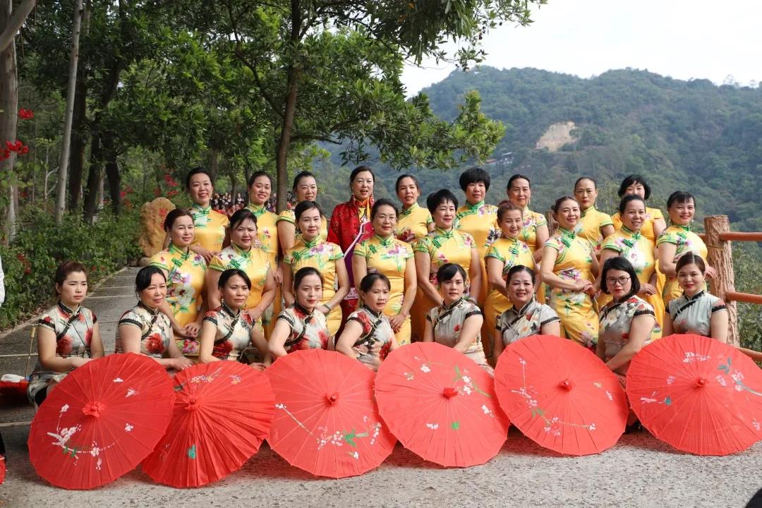 迎新接福，旗袍佳丽共山水美景，东莞观音山惊艳全城