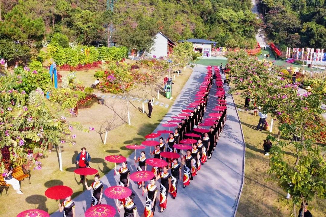 迎新接福，旗袍佳丽共山水美景，东莞观音山惊艳全城