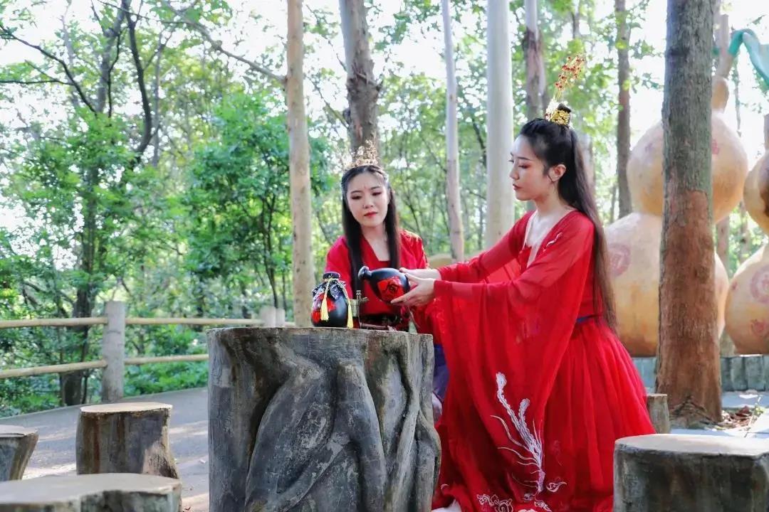 天外飞仙,火爆的威亚项目,东莞观音山圆您一个武侠梦