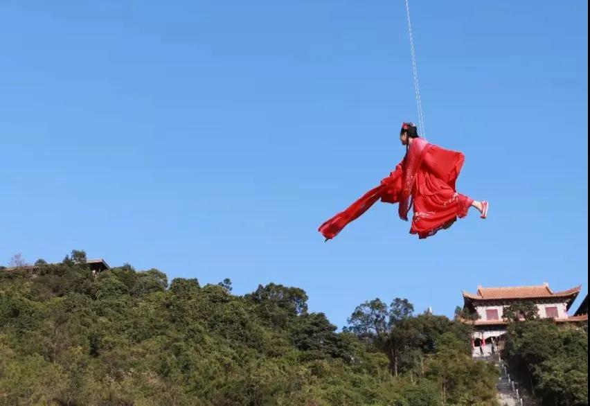 天外飞仙，火爆的威亚项目，东莞观音山圆您一个武侠梦