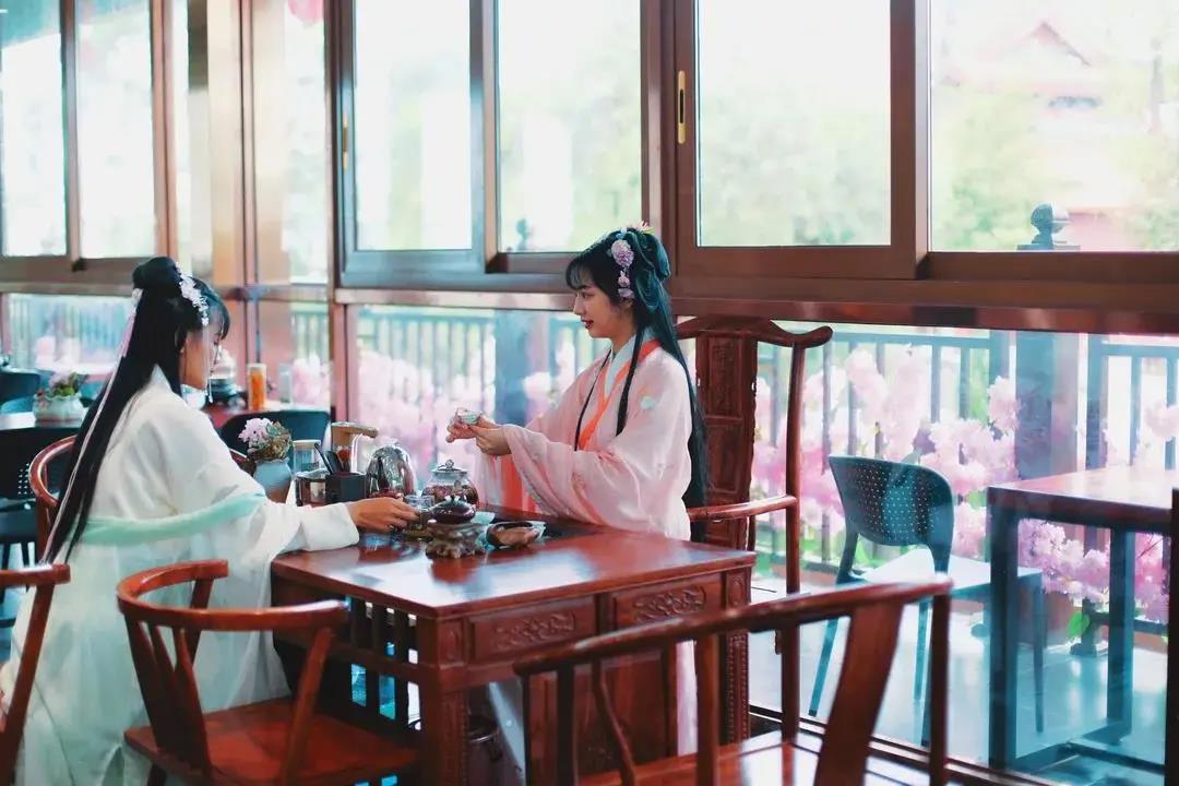 天外飞仙,火爆的威亚项目,东莞观音山圆您一个武侠梦
