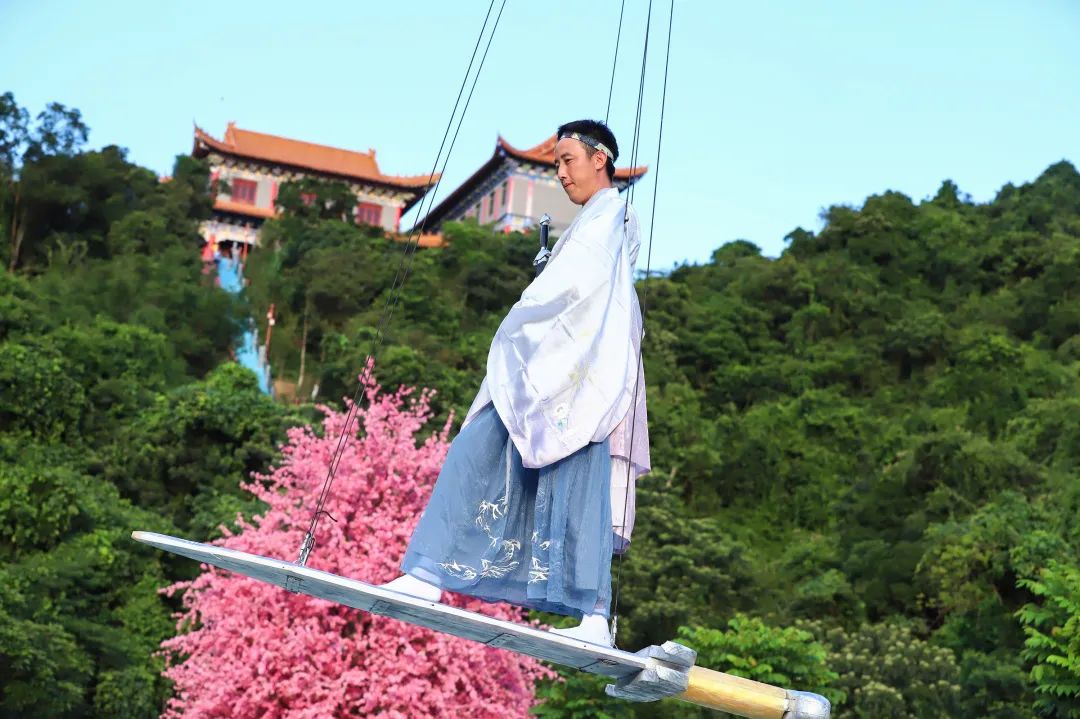 御剑飞行，观音山飞天威亚又出新花样，带您穿越仙侠世界