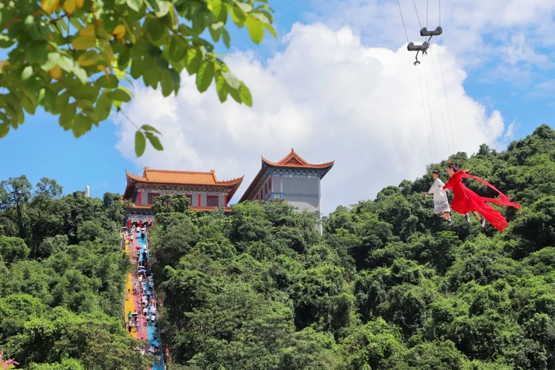 国庆打卡观音山，与国旗合影，为祖国送祝福，赢取家庭套票