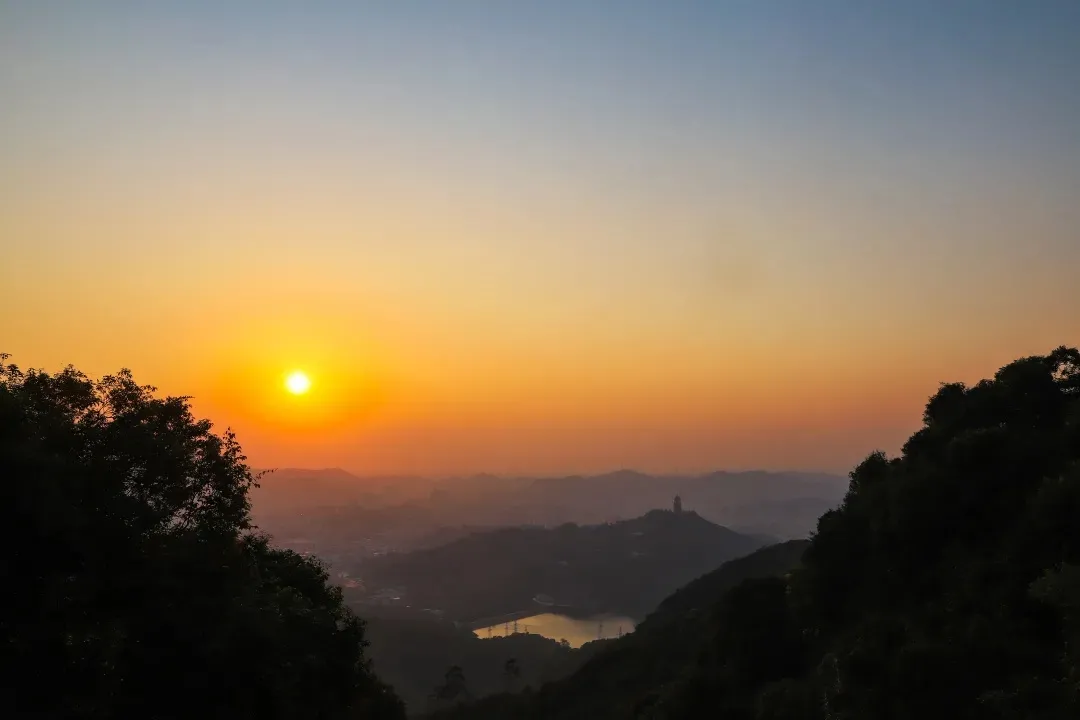 国庆打卡观音山，与国旗合影，为祖国送祝福，赢取家庭套票