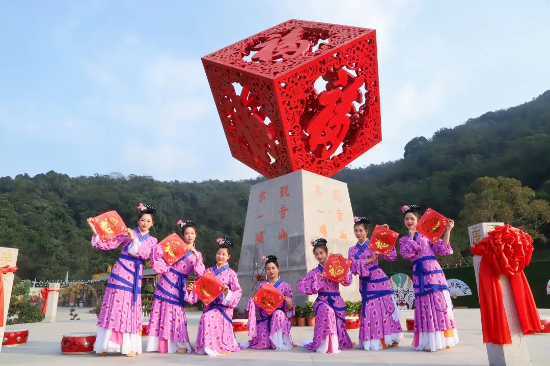 满山尽带虎年红,观音山上春节氛围浓,带您欢乐过大年