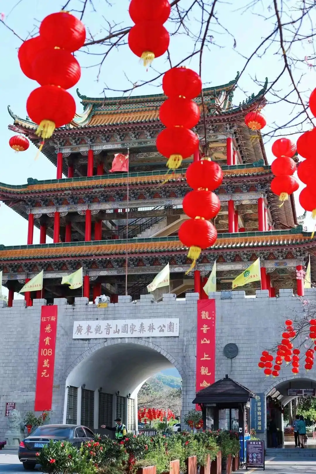 满山尽带虎年红,观音山上春节氛围浓,带您欢乐过大年