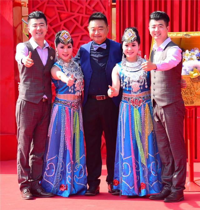 3对双胞胎姐妹花观音山相亲，观众傻傻分不清