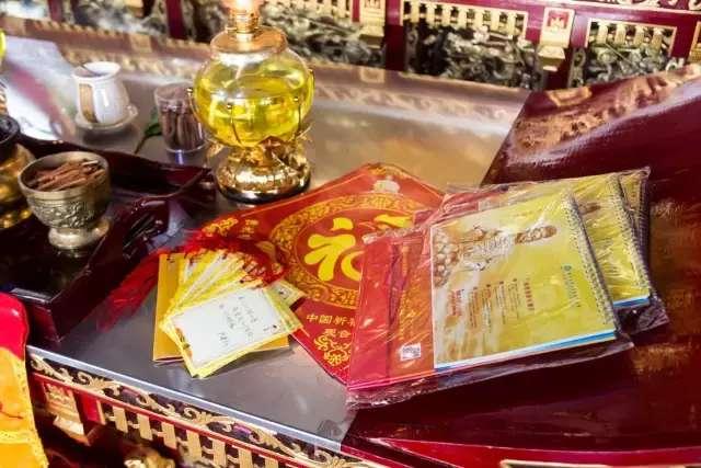高僧大德亲手为祈福卡加持，观音山掀起新春祈福热