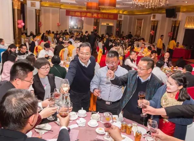 观音山年会嗨翻天，2017我们撸起袖子加油干！