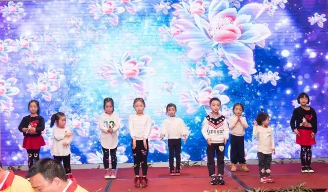 观音山年会嗨翻天，2017我们撸起袖子加油干！