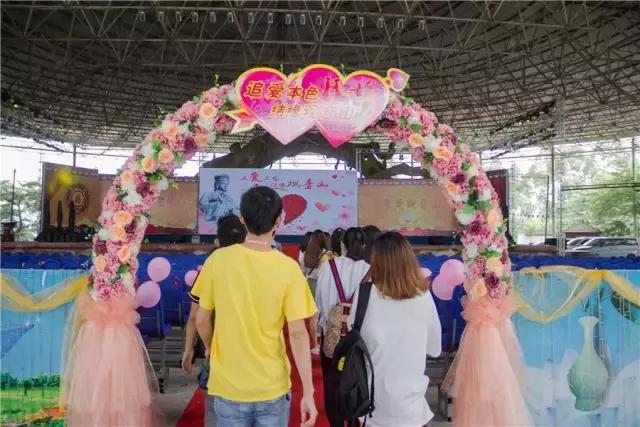 实拍,帅哥美女齐聚观音山追爱求脱单