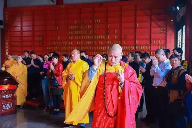 诚邀十方信众，参加7月1日—31日历代诸山长老舍利展