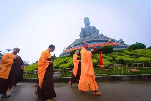 7月31日，观音菩萨成道日，踏上观音山祈福之路