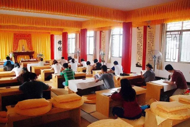 7月31日，观音菩萨成道日，踏上观音山祈福之路