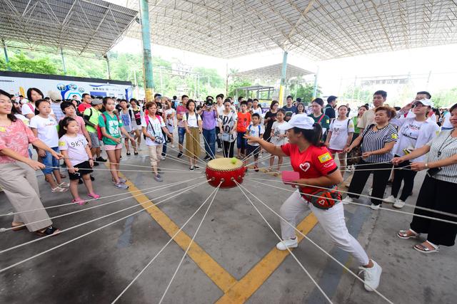 数千名都市白领齐聚东莞观音山，掀起减压狂潮