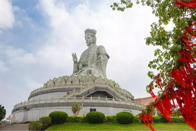 数千名都市白领齐聚东莞观音山，掀起减压狂潮