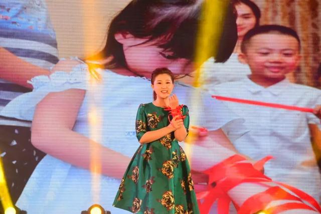 11岁女孩在观音山真情流露获《传奇演说家》冠军