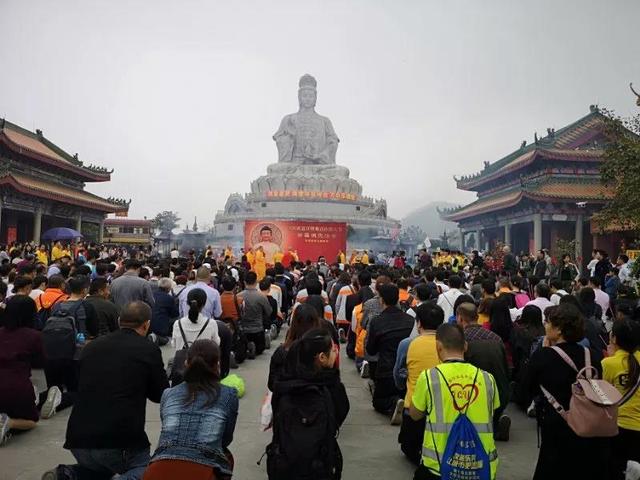 腊八节，东莞喜气洋洋过节，万人热气腾腾喝粥