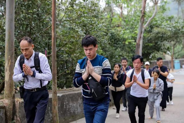 腊八节，东莞喜气洋洋过节，万人热气腾腾喝粥