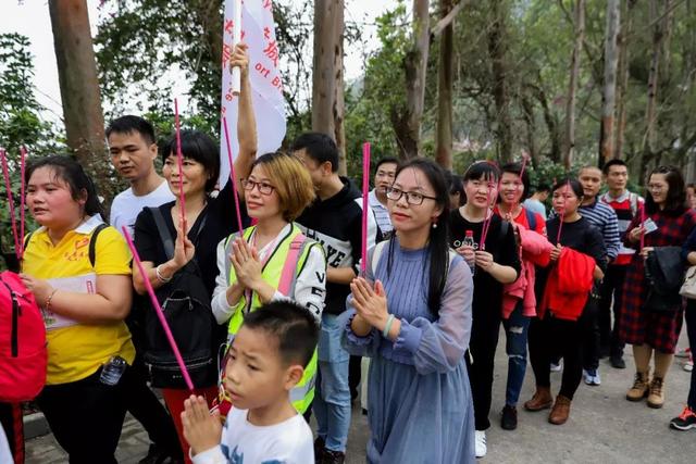 腊八节，东莞喜气洋洋过节，万人热气腾腾喝粥