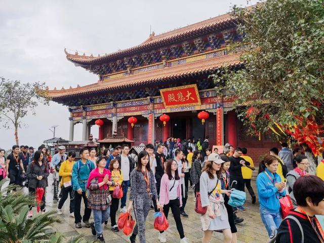 周末东莞踏春登高巧遇彩虹雨，遇水发发发