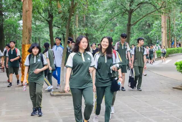 决胜高考，近千名高三学子登东莞观音山励志