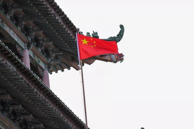 14亿护旗手，让国旗飘扬在东莞的青山绿水中