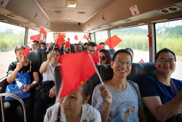 14亿护旗手，让国旗飘扬在东莞的青山绿水中