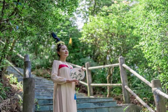 东莞观音山中秋佳节新玩法，一字万金求下联