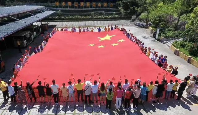超燃，用巨幅国旗在东莞观音山对祖国深情告白