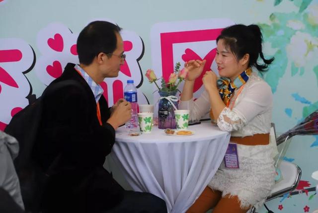 网红小姐姐齐脱单，东莞观音山相亲会浪漫瞬间