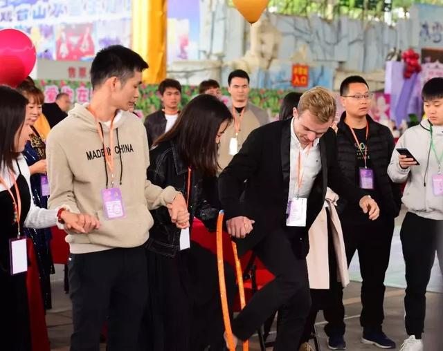 网红小姐姐齐脱单，东莞观音山相亲会浪漫瞬间