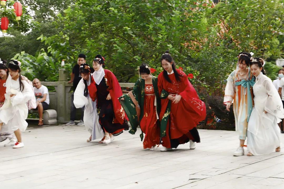 东莞观音山汉服CP秀，惊现一场传统汉服婚礼，美哭了