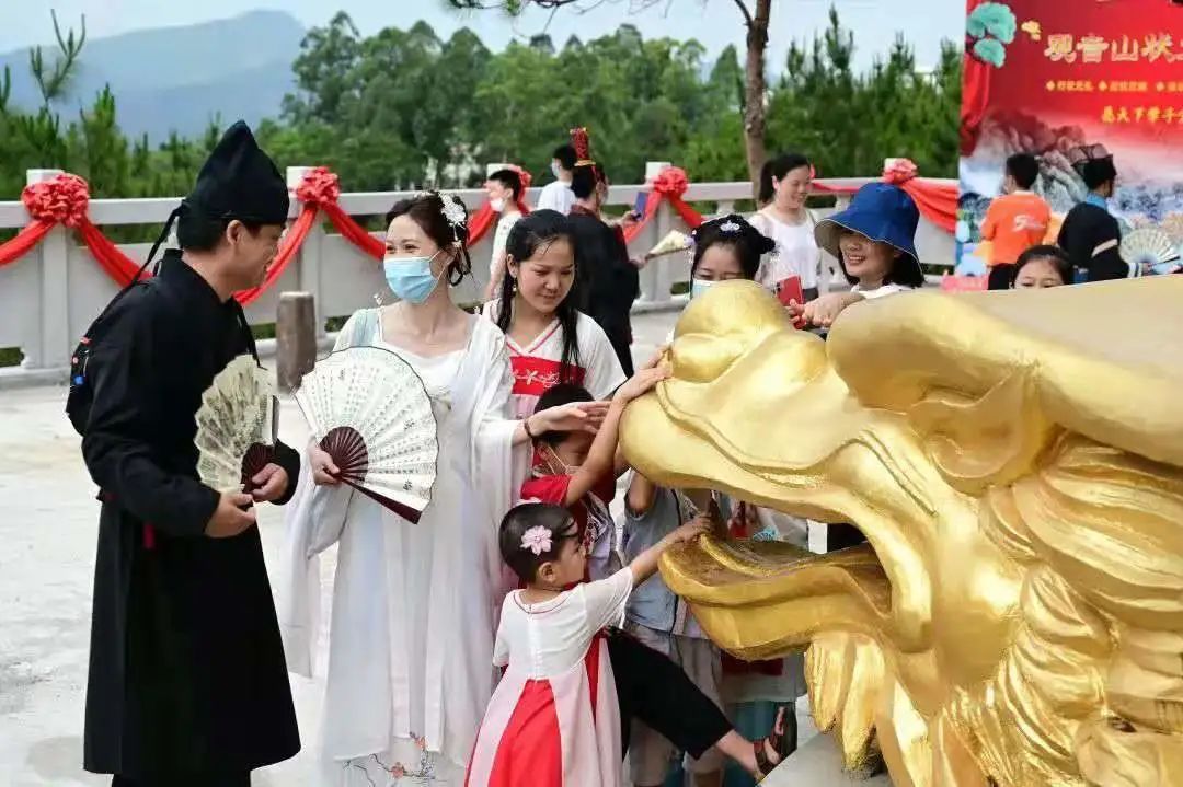 在观音山开启“开学第一课”，在森林里开启求学新篇章
