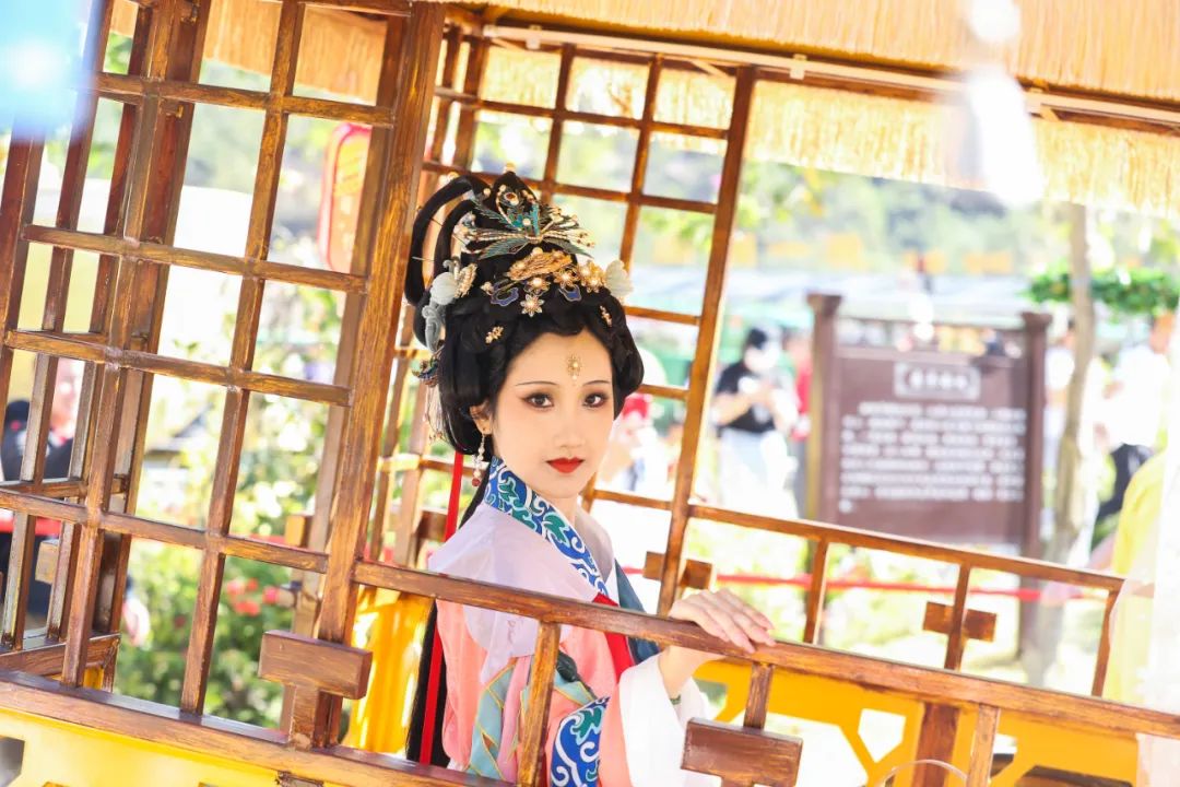 “女皇”@妞妞妞 驾临观音山，携十二花神邀您一起花朝游园赏百花